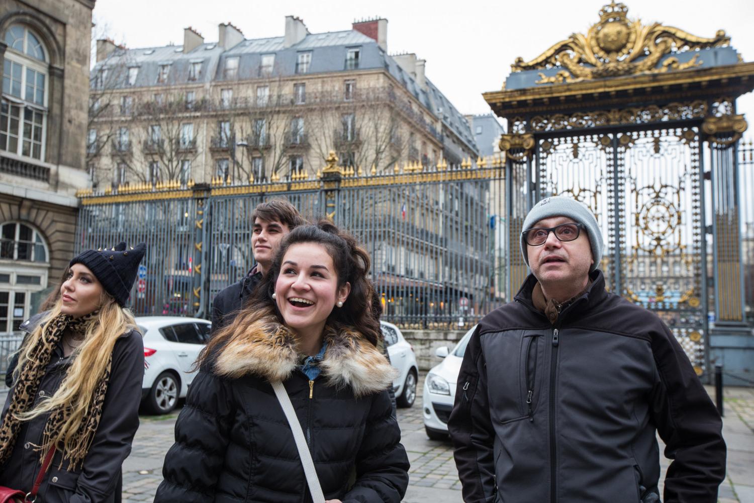 <a href='http://r7s.dienmayhikaru.com'>全球十大赌钱排行app</a>学院法语教授Pascal Rollet带领学生们到巴黎游学.
